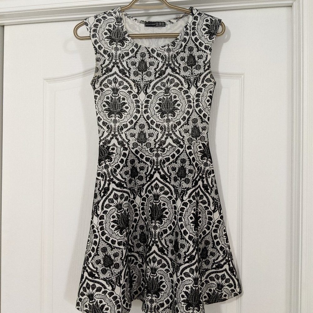 UK 6 (XS) Black and White A-Line Skater Dress